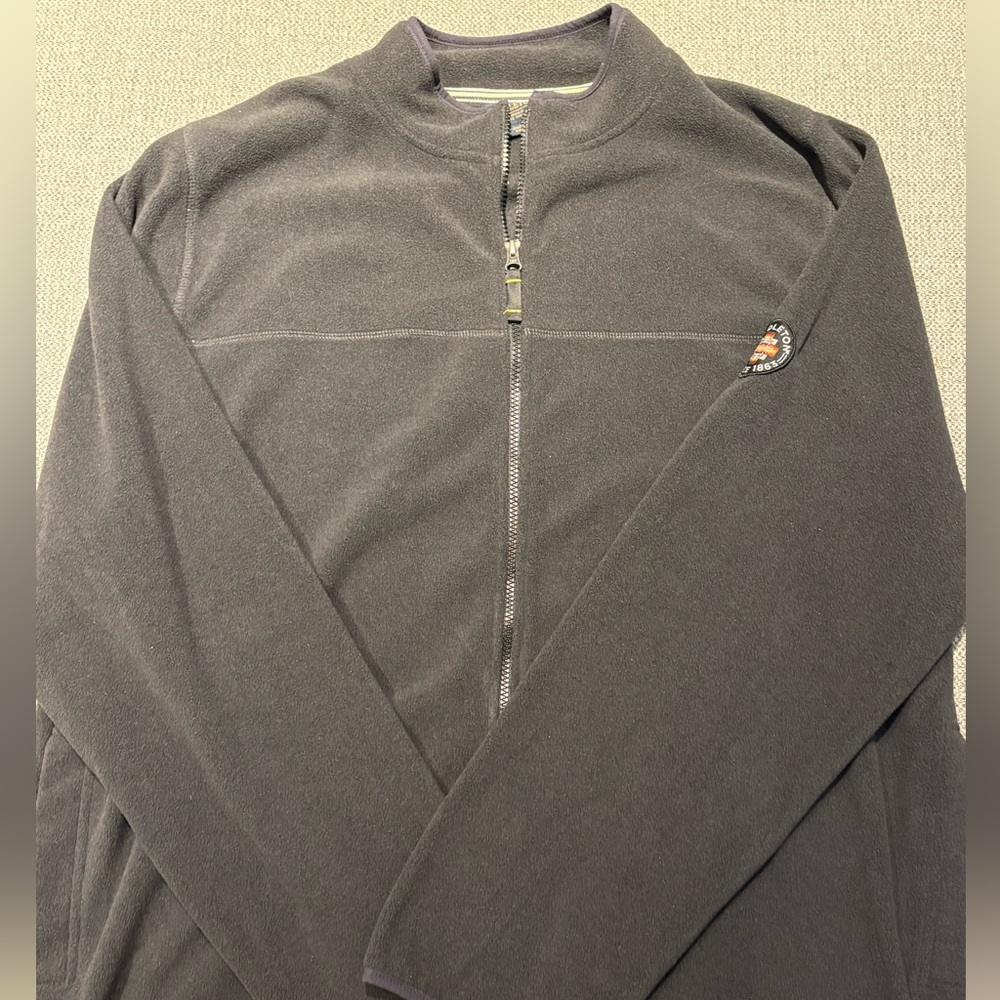 Men’s fleece zip up sweater